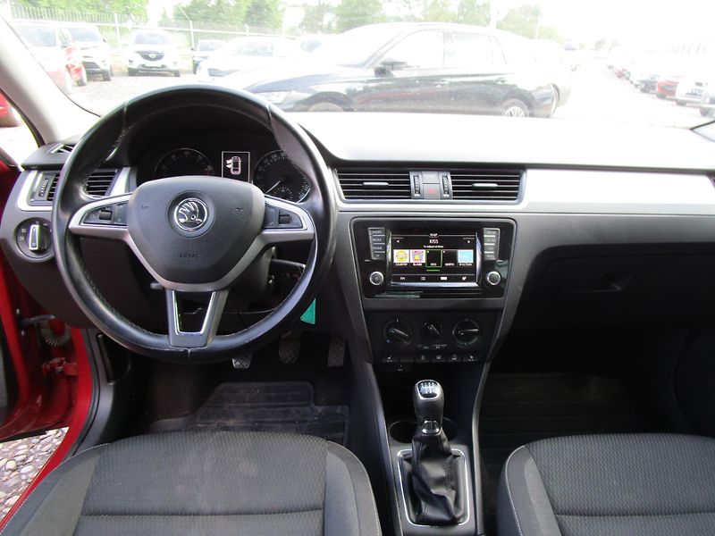 Škoda Rapid - fotka 10 z 17