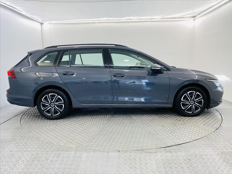 Volkswagen Golf 2,0 TDI DSG 85kW Life - fotka 23 z 25