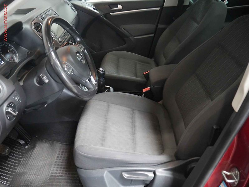Volkswagen Tiguan (2013) 2.0TDi 4x4, Xenon, park.čidla - fotka 9 z 23