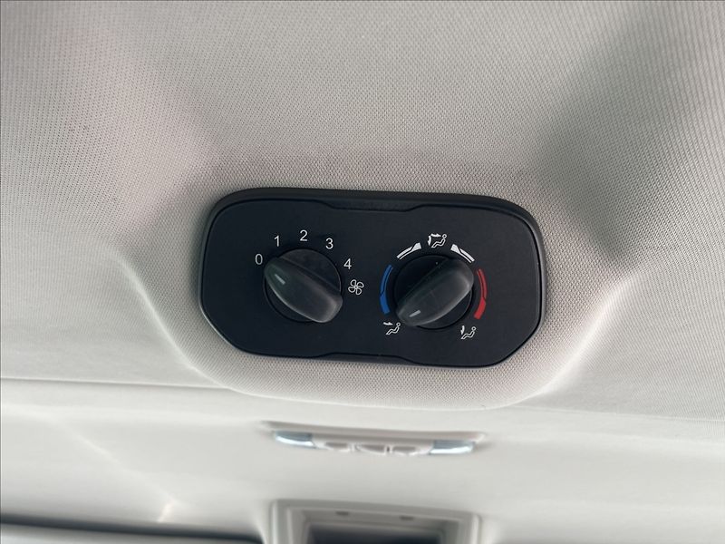 Ford Tourneo Custom 2,2 TDCi 114kw Titanium 8míst - fotka 23 z 37