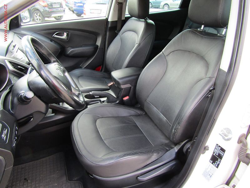 Hyundai ix35 (2014) 2.0 CRDi 4WD, ČR, servis - fotka 9 z 23
