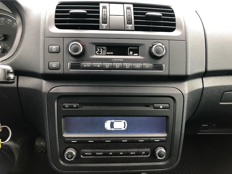 Škoda Fabia 1.2 HTP AMBITION - fotka 20 z 27
