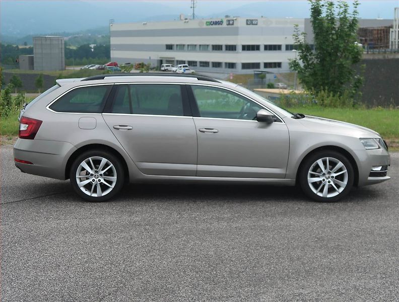 Škoda Octavia (2017) Style 1.6 TDI, Serv.kniha - fotka 6 z 13