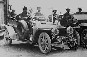 Legendární Stříbrný duch, tedy typ 40/50 hp Silver Ghost, první vůz značky Rolls-Royce, který znamenal doslova průlom v její historii. Snímek je z 22. června 1907, zdroj: Wikimedia Commons, autor neznámý, volné dílo