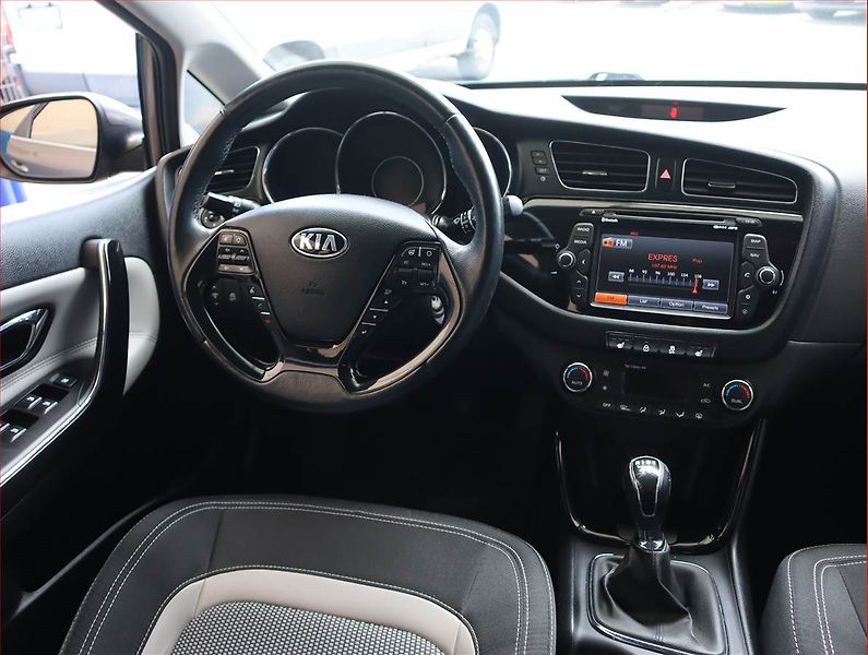Kia Ceed (2015) 1.6 CRDi, Navi, Tempomat - fotka 7 z 18