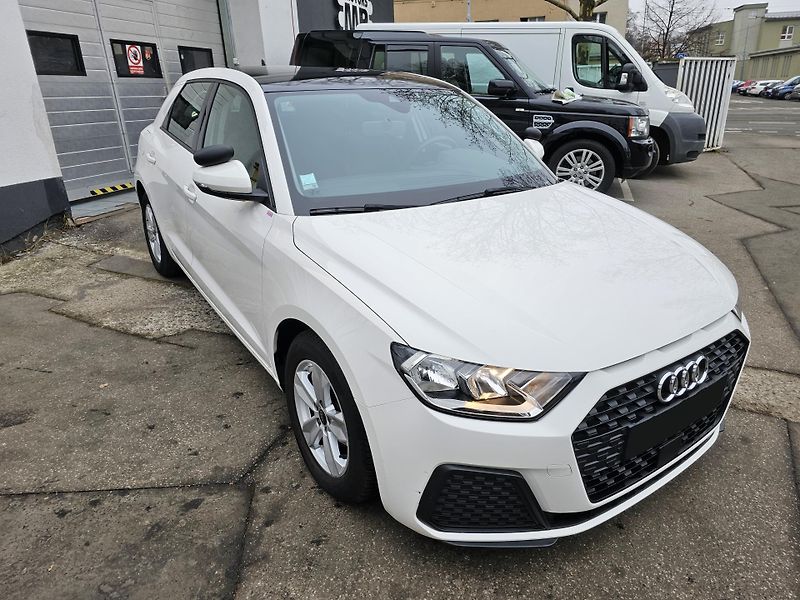 Audi A1 25TFSI černá střecha 1.maj - fotka 2 z 11