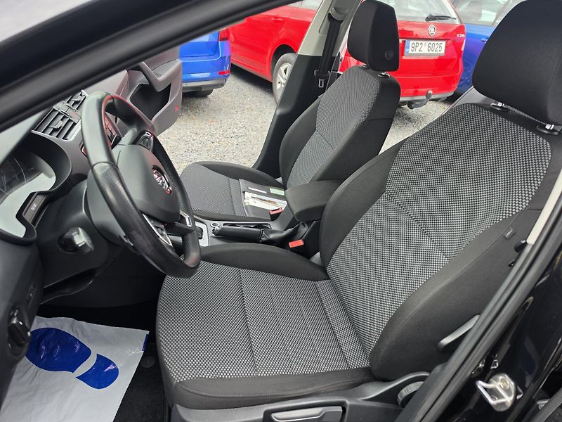 Škoda Octavia 2.0TDI DSG Tz - fotka 14 z 23