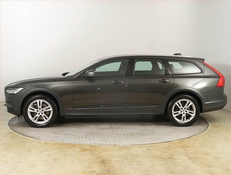 Volvo V90 (2018) Cross Country - fotka 3 z 25