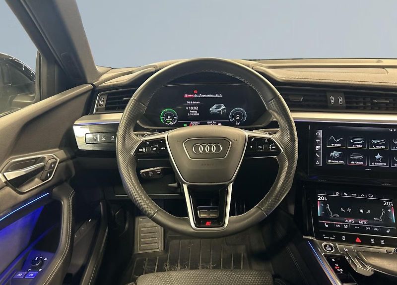 Audi Q8 e-tron 55 Q S-Line 360kam Tažné Pano - fotka 8 z 19