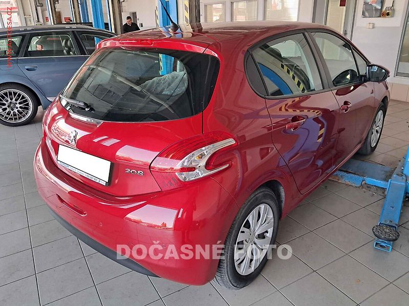 Peugeot 208 (2014) 1.2i, 1.maj,ČR, servis.kniha - fotka 2 z 3