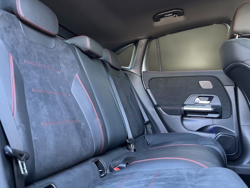 Mercedes-Benz GLA 200 d 4MATIC AMG Style Edition - fotka 17 z 18