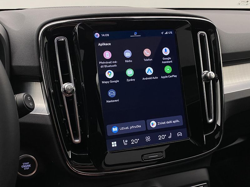 Volvo XC40 (2026) B3 AUT DARK ULTRA  - fotka 40 z 60