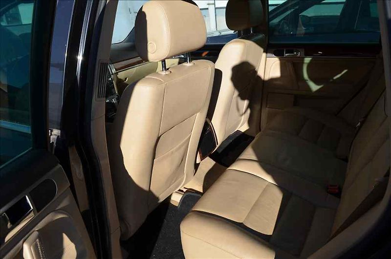 Volkswagen Touareg (2007) 2,5 TDI RS AT - fotka 21 z 23