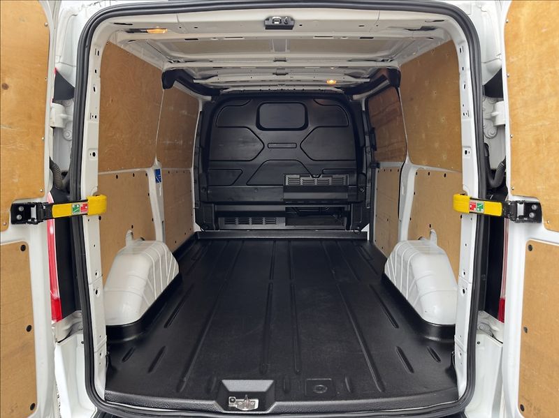 Ford Transit Custom 2,0 TDCi L1H1 DPH 1.maj ČR - fotka 22 z 50