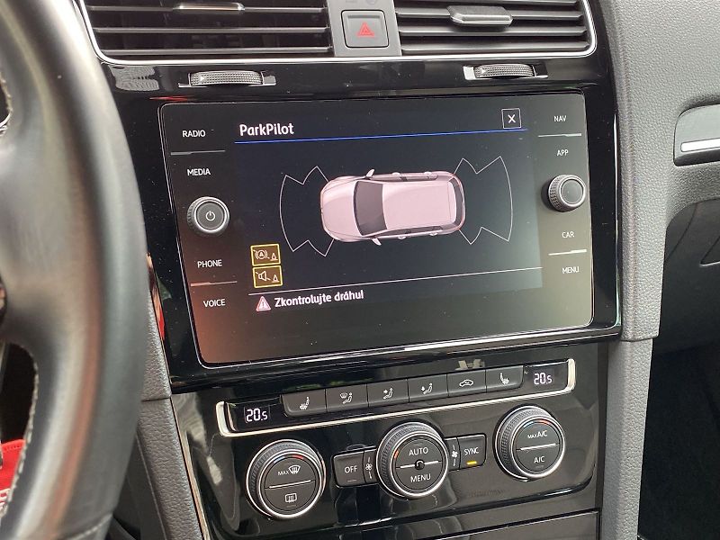 Volkswagen Golf (2019) 2.0 TSI DSG 4Motion R-Line - fotka 13 z 34