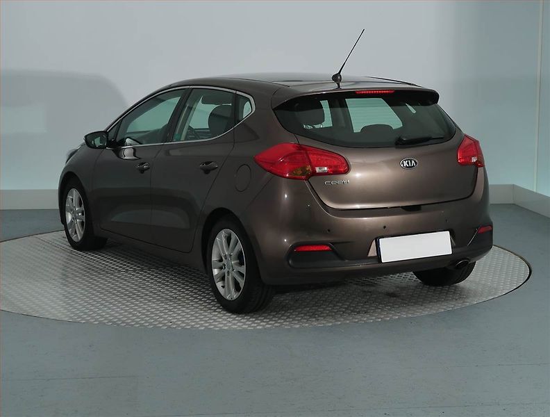 Kia Ceed (2012) 1.6 GDI, Serv.kniha, Tempomat - fotka 4 z 13