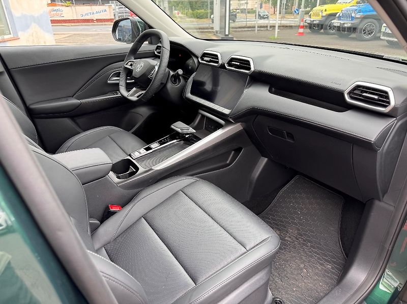 MG ZS (2026) 1,5l Hybrid + (197k) Exclusive - fotka 14 z 39