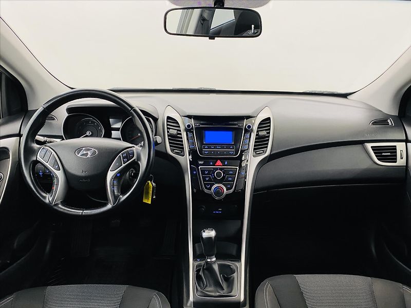 Hyundai i30 1,6 GDi 99 kW 1.maj. ČR Komfor - fotka 9 z 25