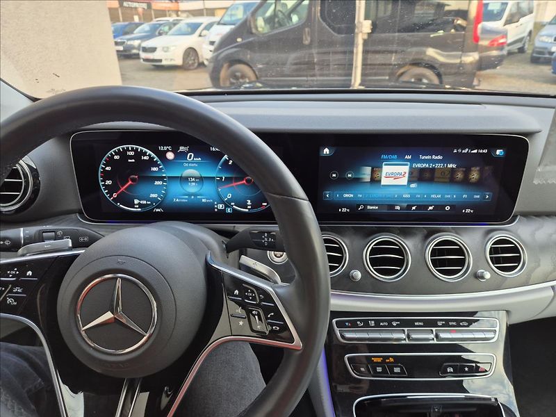 Mercedes-Benz Třídy E 3,0 400d All-Terrain 4MATIC - fotka 25 z 35