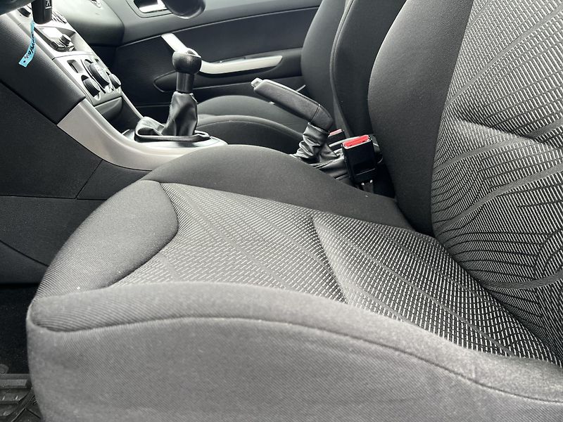 Peugeot 308 1.6HDi KOUPENO V ČR odp.DPH - fotka 11 z 37