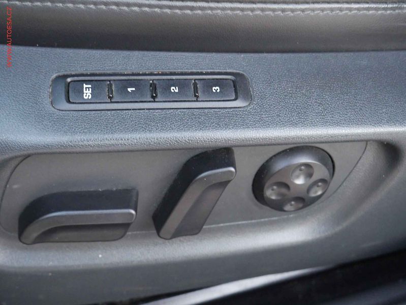 Škoda Octavia (2010) 2.0TDi 4x4, Navi, xenon - fotka 20 z 21
