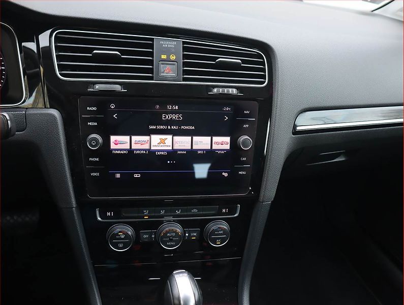 Volkswagen Golf (2017) Highline 1.6 TDI, Automat - fotka 12 z 20