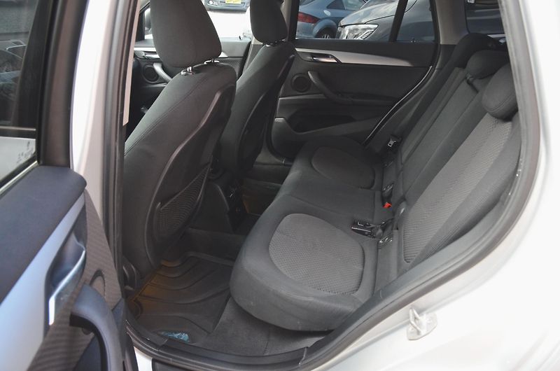 BMW X1 (2018) xDrive 20d 140kW AT /LED /NAVI - fotka 12 z 32