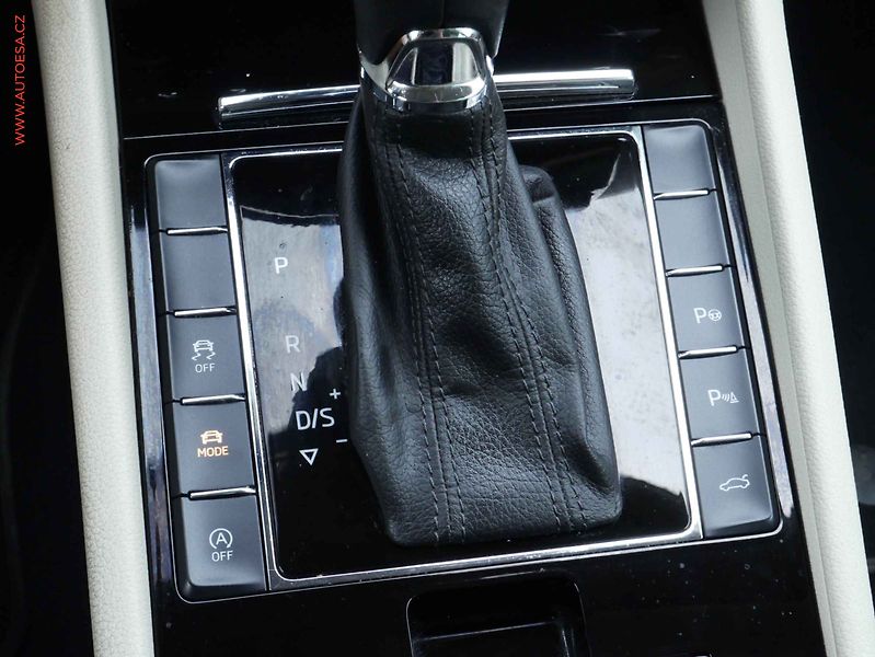 Škoda Superb (2016) 2.0 TDi 4x4, ČR, L&K, DSG - fotka 15 z 20