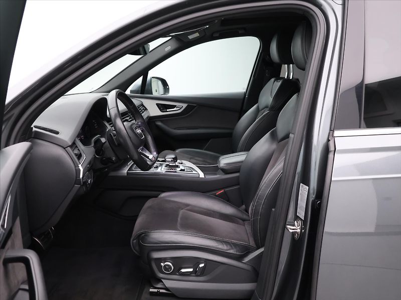 Audi Q7 3,0 TDI 200kW Quattro S-LINE - fotka 11 z 43