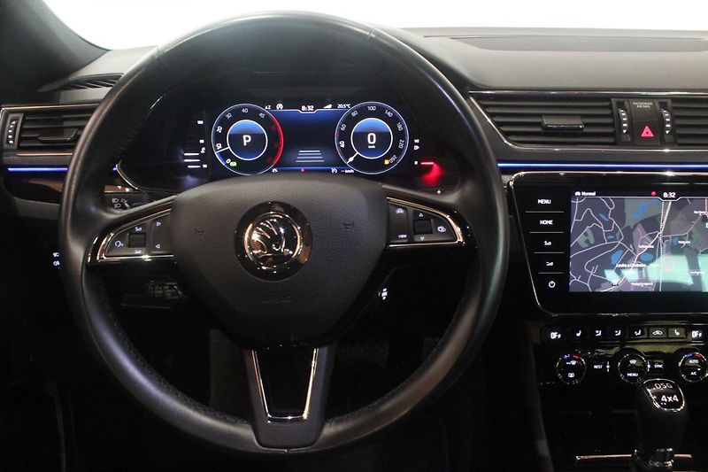 Škoda Superb (2019) 2.0TDI DSG L&K 4x4 Display - fotka 43 z 45