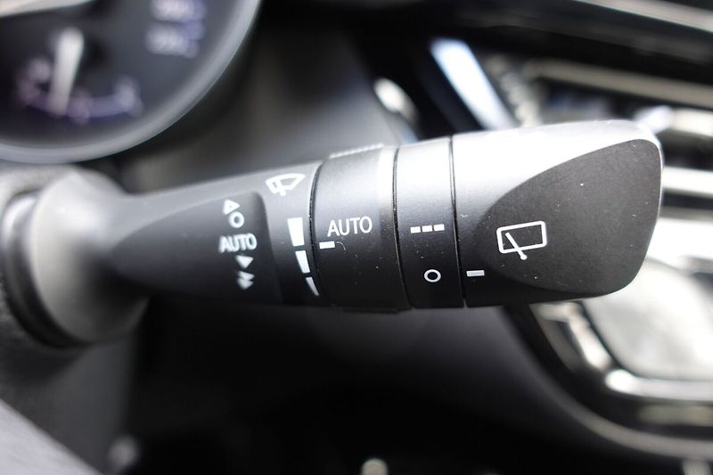 Toyota C-HR 1.2 Turbo 6M/T Executive Comfo - fotka 27 z 33