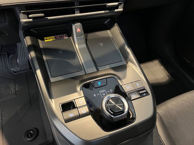 Subaru E-Outback 74.7 kWh AWD Touring H/K Pano - fotka 12 z 17