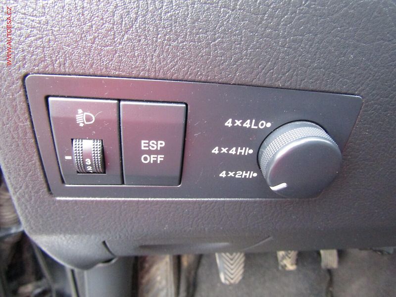 Kia Sorento (2008) 2.5 CRDi, ČR, AC, park.asist - fotka 13 z 18