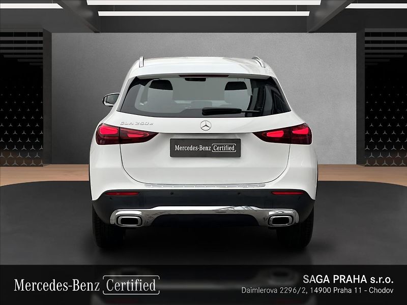 Mercedes-Benz GLA 250e s hybridní technologií EQ - fotka 4 z 21