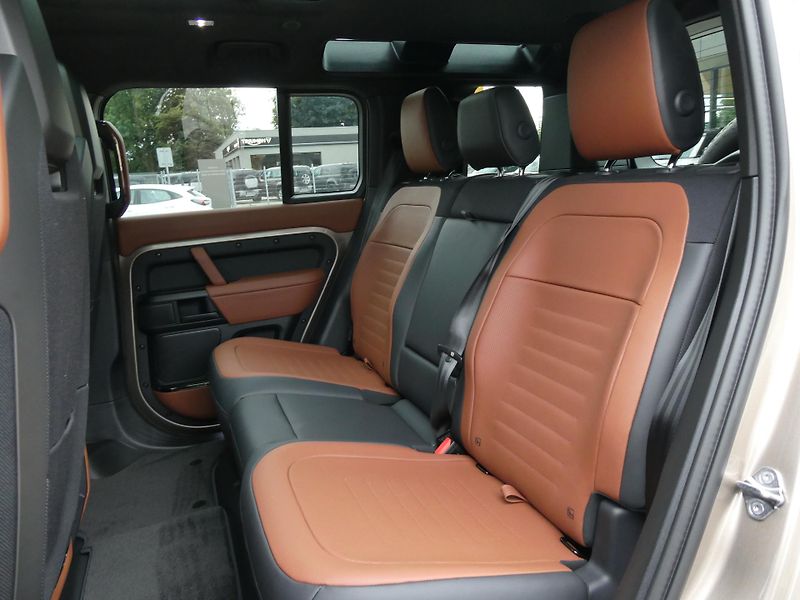 Land Rover Defender 110 4,4 OCTA P635 - fotka 15 z 48