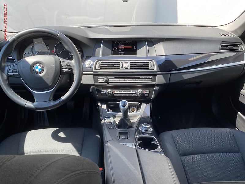 BMW Řada 5 (2016) 2.0 D, ČR, servis.kniha, LED - fotka 8 z 20