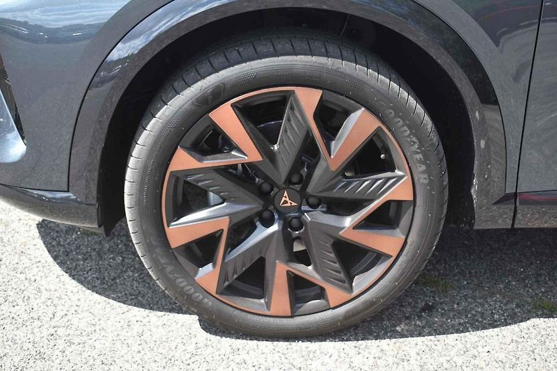 Cupra Formentor má po modernizaci docela výrazně změněnou příď