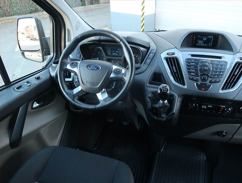 Ford Tourneo Custom (2015) Titanium 2.2 TDCi, ČR - fotka 7 z 25