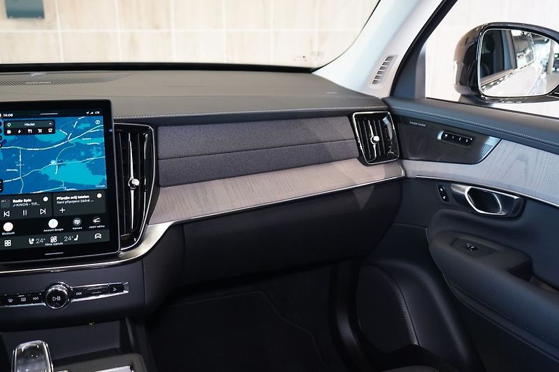 Volvo XC90 T8 PLUS Dark, Head-up, 360° - fotka 50 z 50
