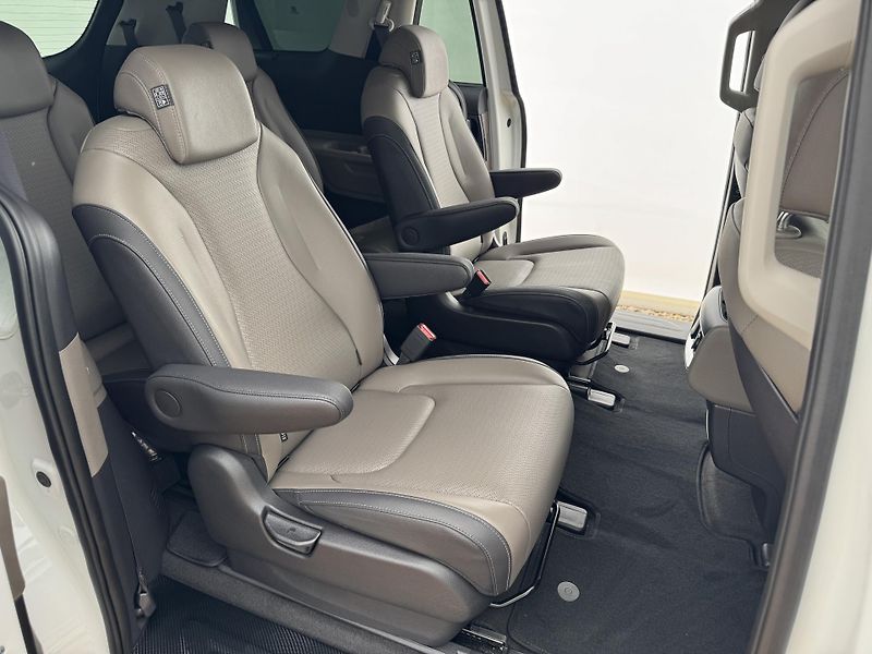 Kia Carnival 2.2d*AT*145kw*9-mist*DPH* - fotka 18 z 50
