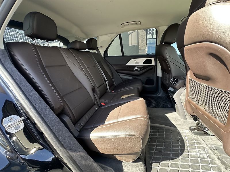 Mercedes-Benz GLE 350 d 4MATIC - fotka 14 z 31