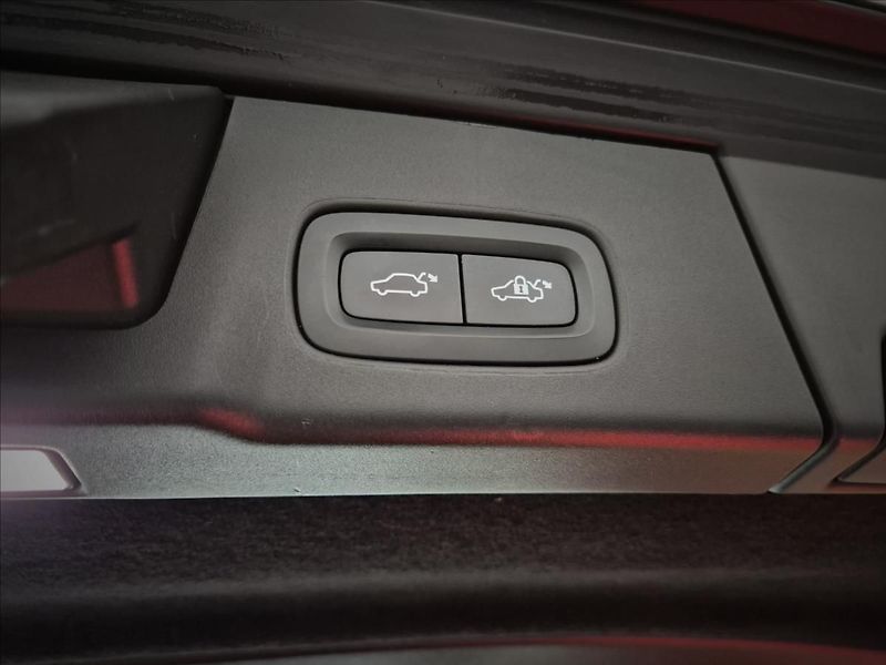 Volvo V90 CC D5 AWD Drive-E Pro POLESTAR - fotka 38 z 46