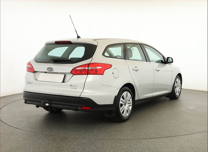Ford Focus (2015) Trend Sport 1.0 EcoBoost - fotka 5 z 15