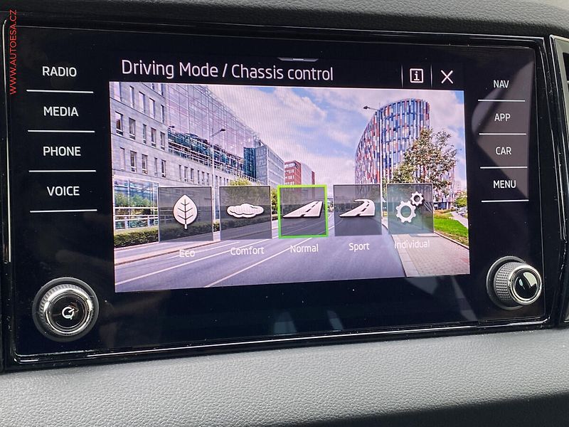 Škoda Karoq (2023) 1.5TSi, 2.maj,ČR, SportLine - fotka 18 z 19