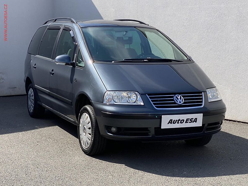 Volkswagen Sharan (2007) 2.0i, Klima, park.asist - fotka 1 z 15