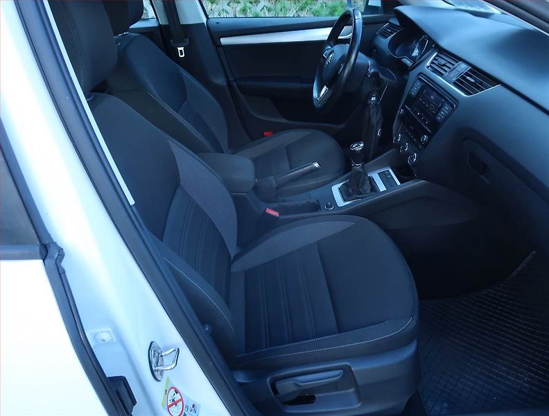 Škoda Octavia (2018) 1.6 TDI, Tempomat - fotka 9 z 14