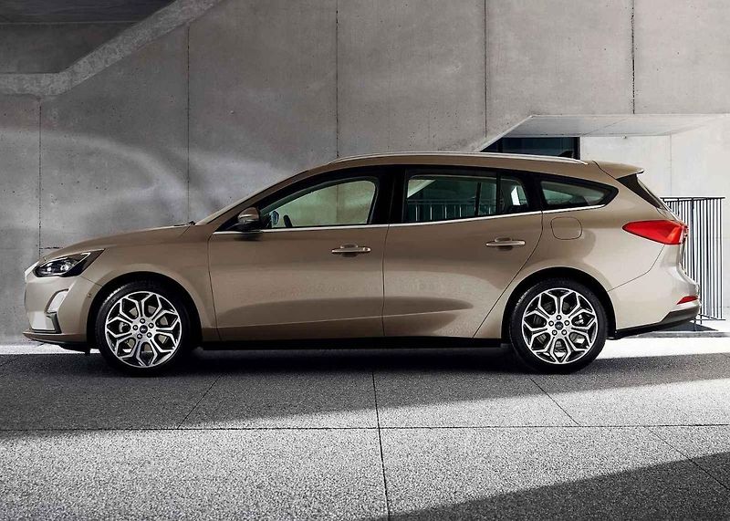 Během letních měsíců zlevňoval hlavně Citroën.