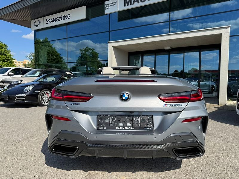 BMW Řada 8 M850i xDrive Cabrio 2025/09 - fotka 12 z 24