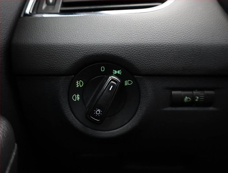 Škoda Octavia (2013) 1.6 TDI, Tempomat - fotka 12 z 14