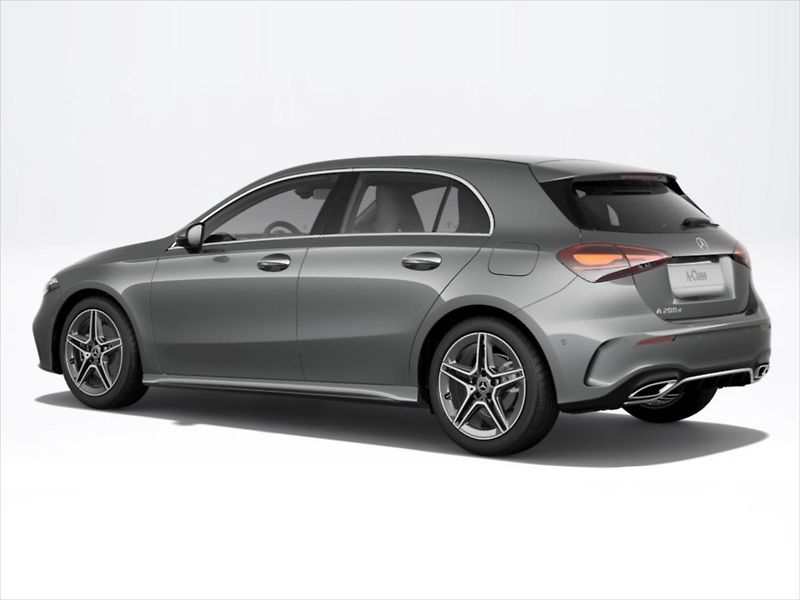 Mercedes-Benz Třídy A (2026) 2,0 A 200 d Edition 140 Years - fotka 4 z 9
